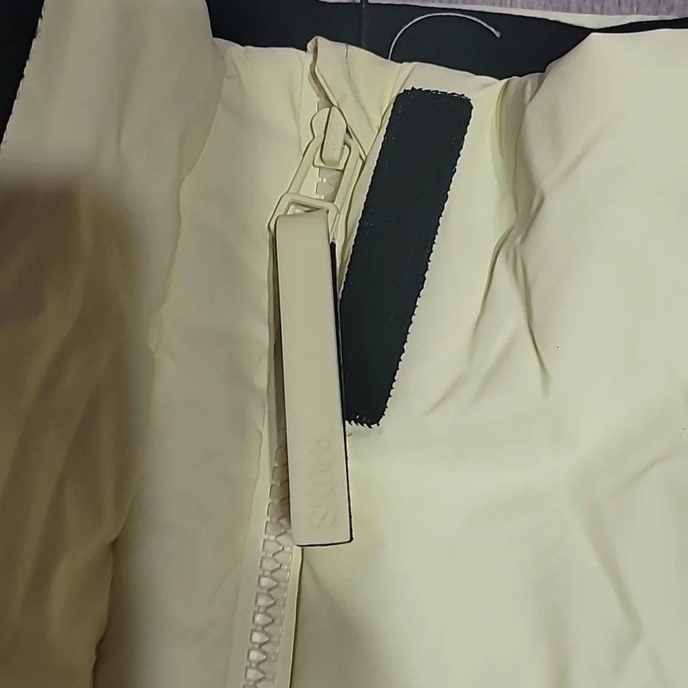 NWT Rains Loop W Puffer Vest in Straw, Pale Yellow, Size XS - Picture 8 of 10